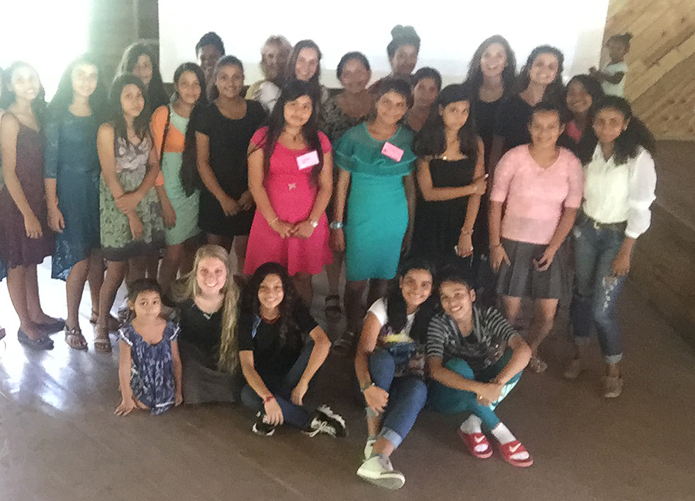 short-term _missions volunteers and Roatan residents